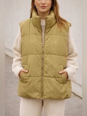 💚H&M Oversized Zip Front Puffer Vest | Olive Green |
